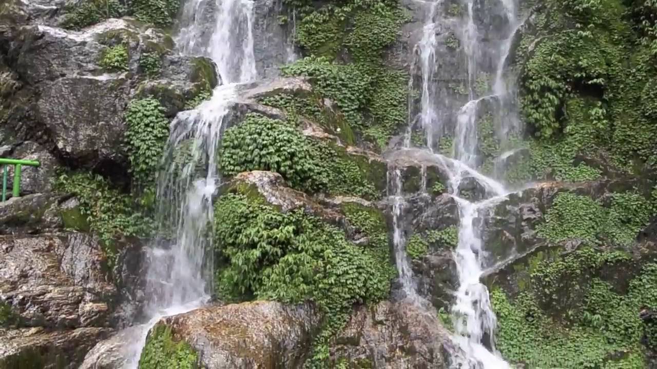 Bakthang Falls.jpg